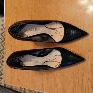 Black heels- snakeskin pattern